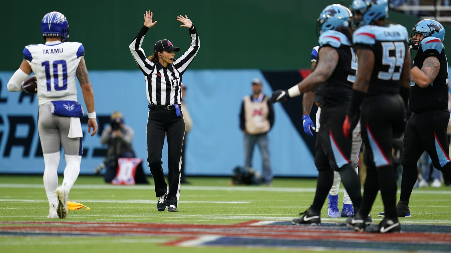 Down judge Robin DeLorenzo (134) during an NFL football game